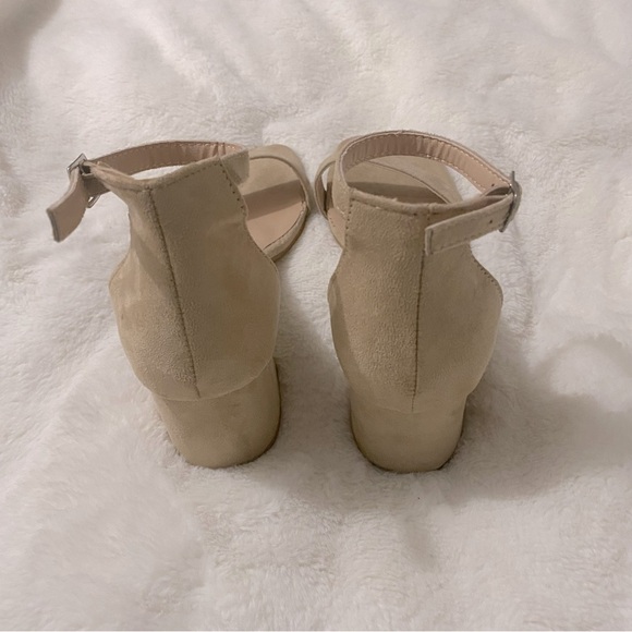 Tan suede heels - Picture 7 of 7